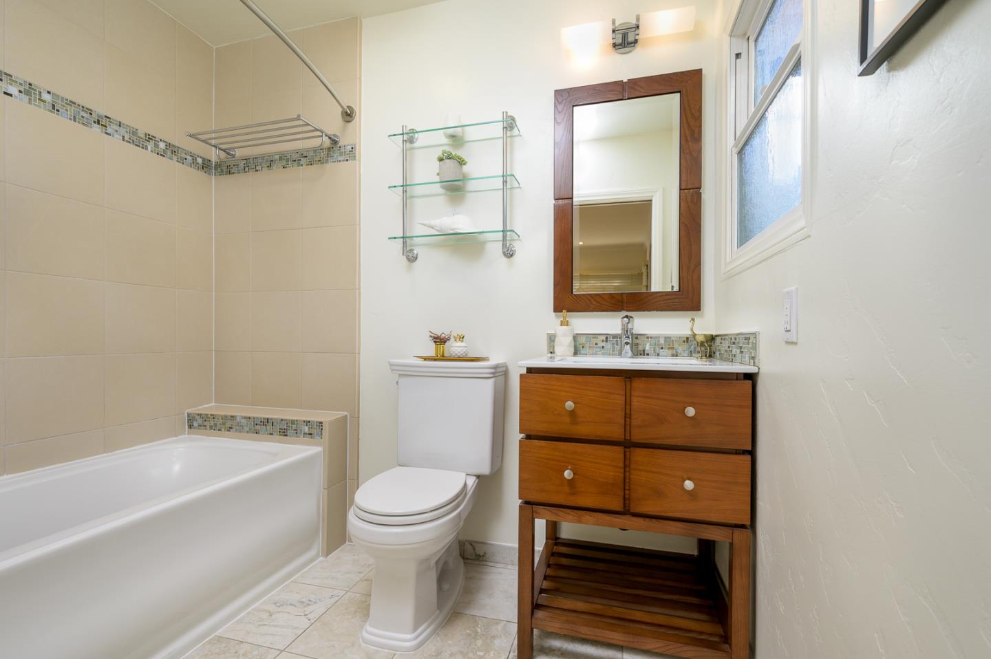 Detail Gallery Image 11 of 33 For 1037 Hazelwood Ave, San Jose,  CA 95125 - 3 Beds | 2 Baths