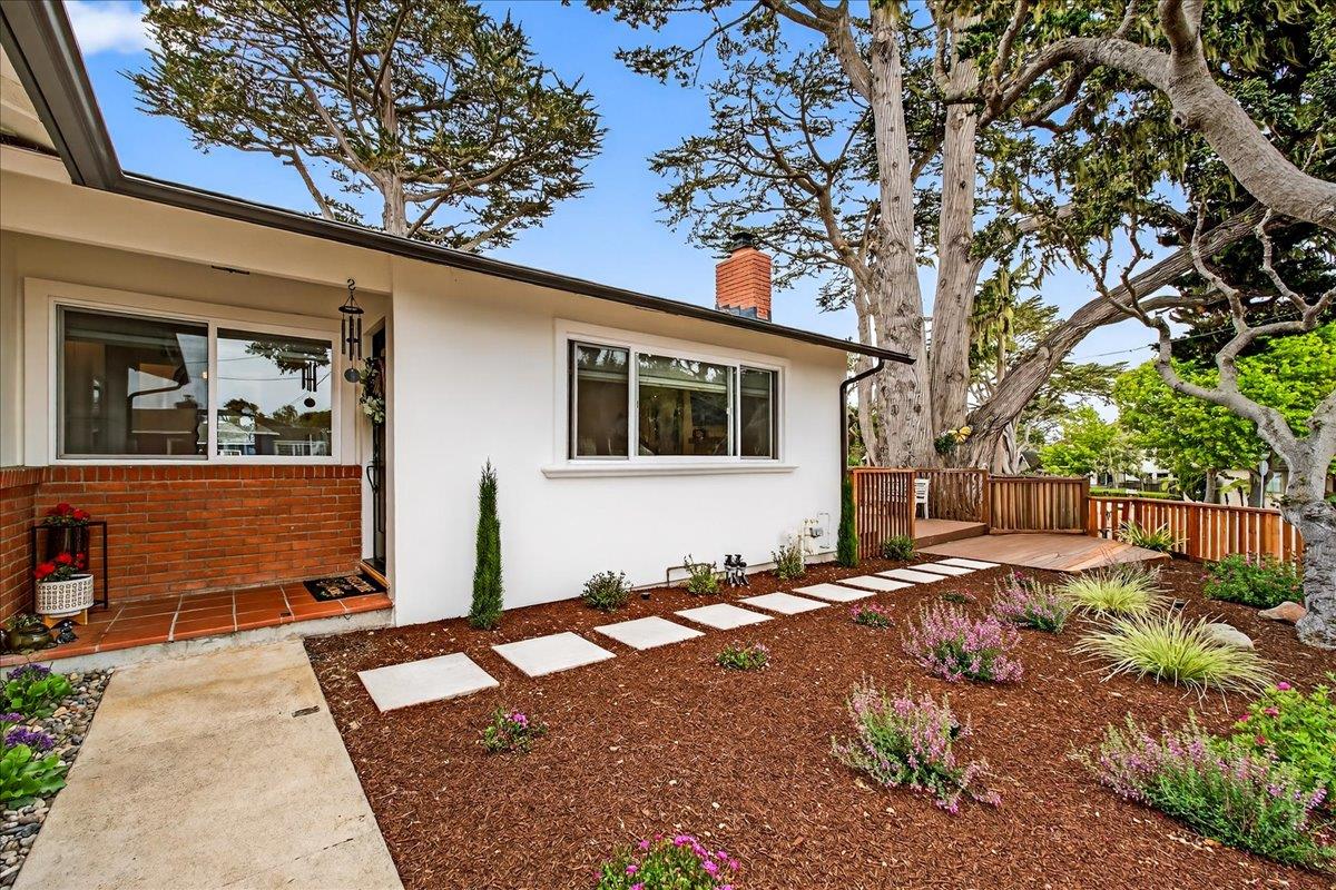 Detail Gallery Image 3 of 50 For 255 Sinex, Pacific Grove,  CA 93950 - 3 Beds | 2 Baths