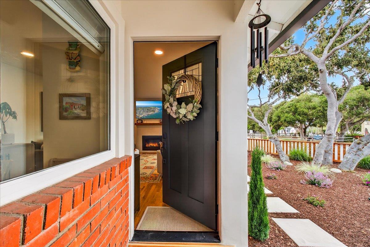 Detail Gallery Image 9 of 50 For 255 Sinex, Pacific Grove,  CA 93950 - 3 Beds | 2 Baths