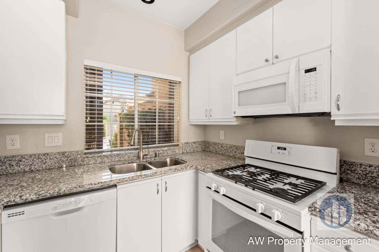Detail Gallery Image 12 of 31 For 11661 Westview Pkwy, San Diego,  CA 92126 - 2 Beds | 2/1 Baths