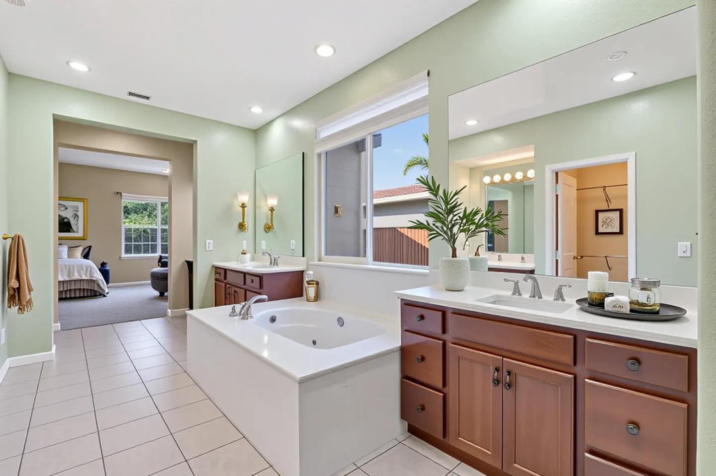 Detail Gallery Image 9 of 22 For 423 Riley Ct, Tracy,  CA 95377 - 5 Beds | 3/1 Baths