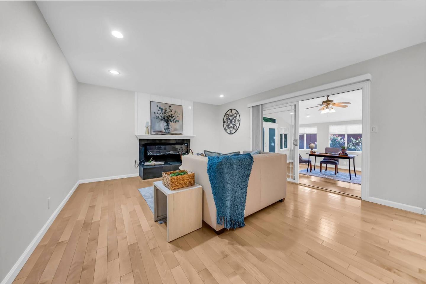 Detail Gallery Image 20 of 53 For 2474 Stokes St, San Jose,  CA 95128 - 3 Beds | 3 Baths