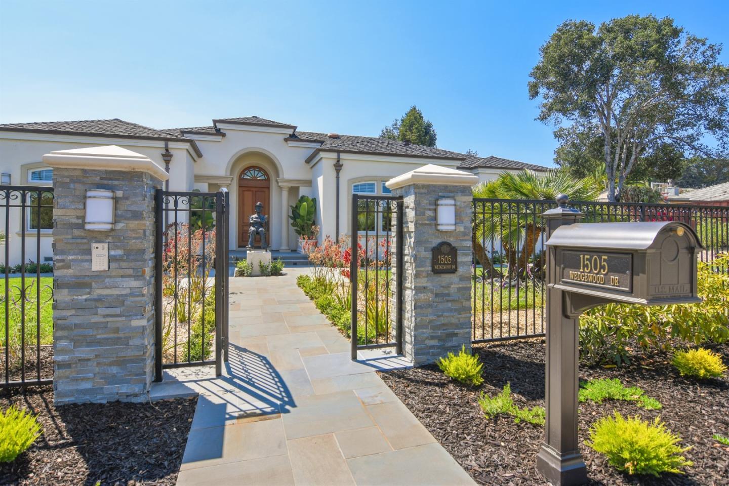 Detail Gallery Image 4 of 48 For 1505 Wedgewood Dr, Hillsborough,  CA 94010 - 4 Beds | 4/1 Baths