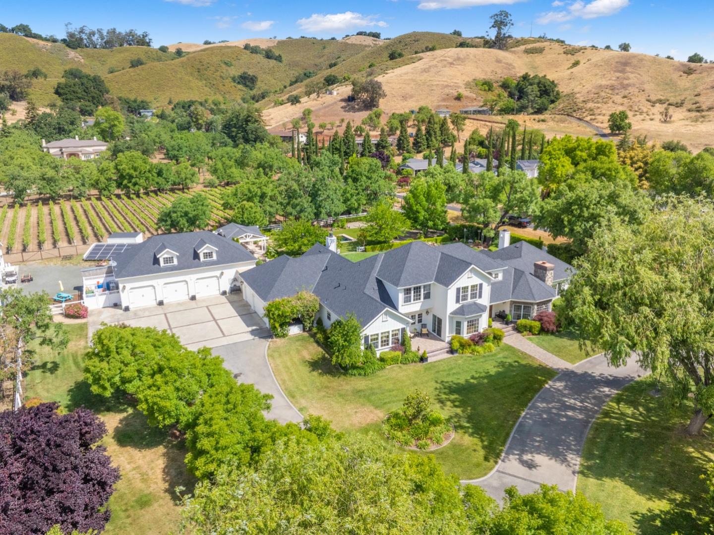 Detail Gallery Image 5 of 82 For 15209 Sycamore Dr, Morgan Hill,  CA 95037 - 5 Beds | 5/1 Baths