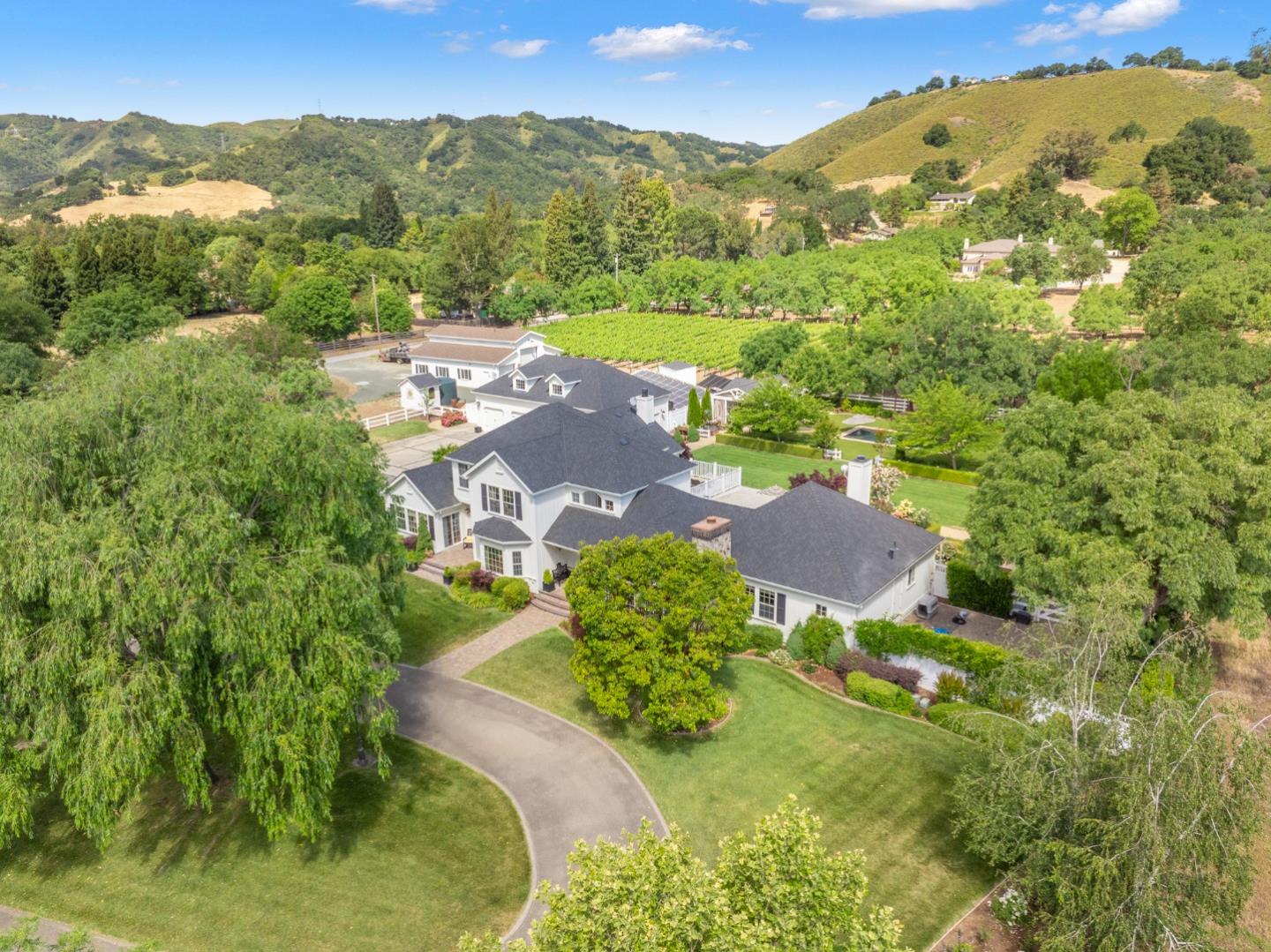 Detail Gallery Image 6 of 82 For 15209 Sycamore Dr, Morgan Hill,  CA 95037 - 5 Beds | 5/1 Baths