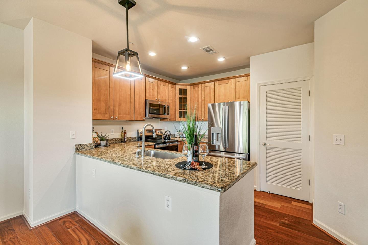 Detail Gallery Image 3 of 40 For 1445 Fruitdale Ave #217,  San Jose,  CA 95128 - 2 Beds | 2 Baths