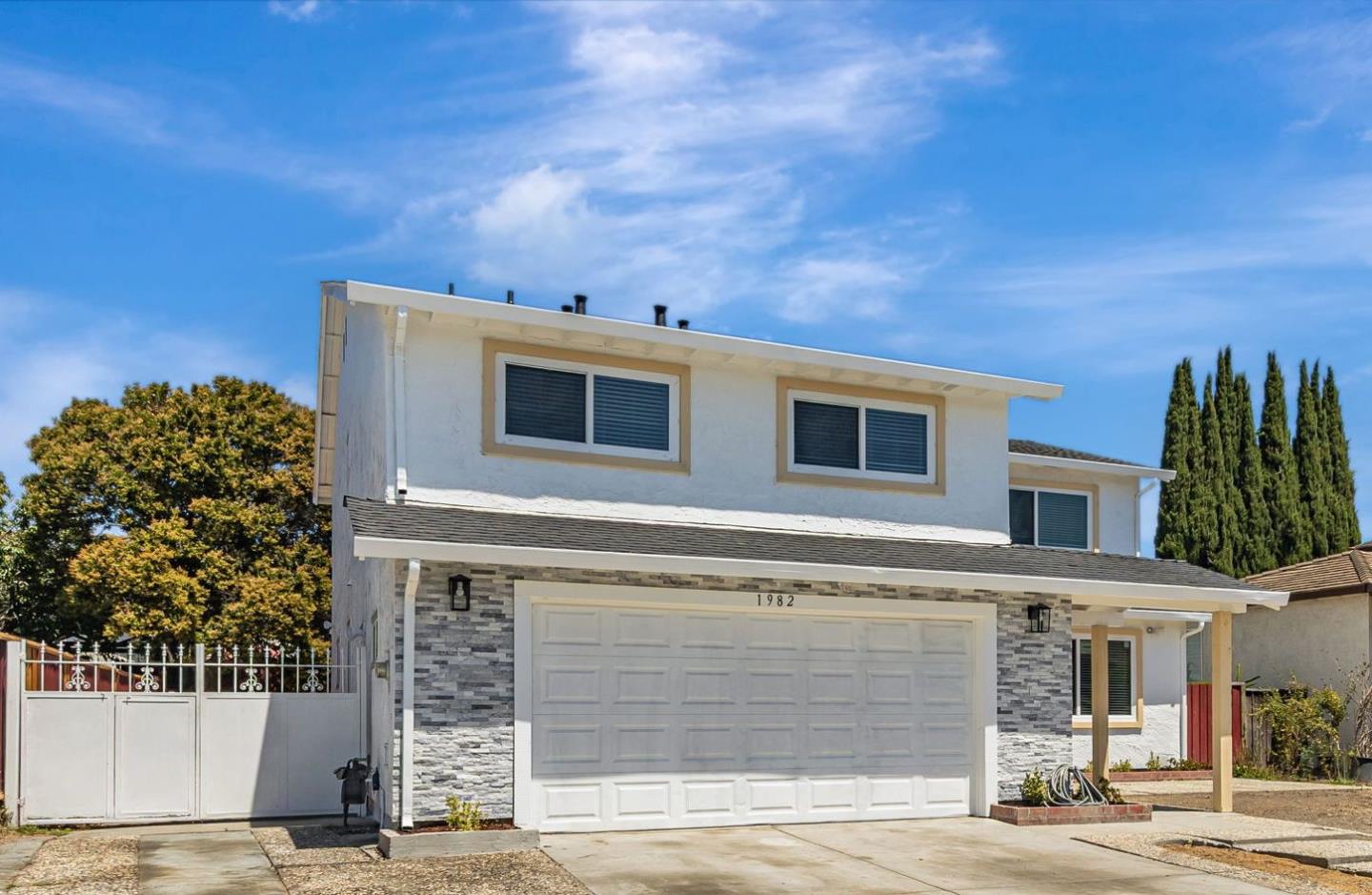 Detail Gallery Image 3 of 38 For 1982 Ensign Way, San Jose,  CA 95133 - 5 Beds | 2/1 Baths