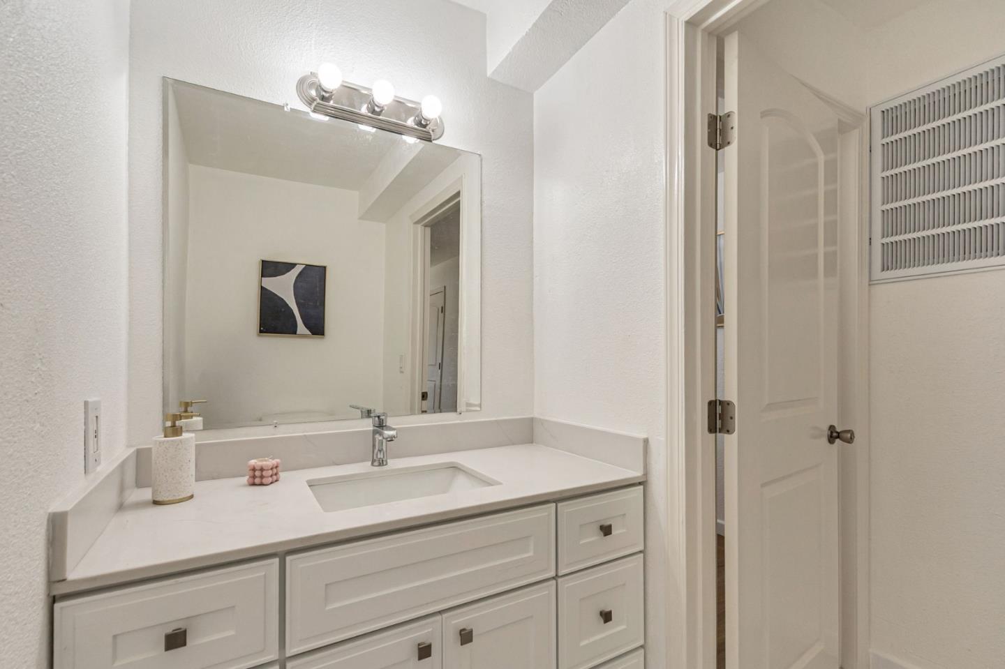 Detail Gallery Image 31 of 38 For 1982 Ensign Way, San Jose,  CA 95133 - 5 Beds | 2/1 Baths
