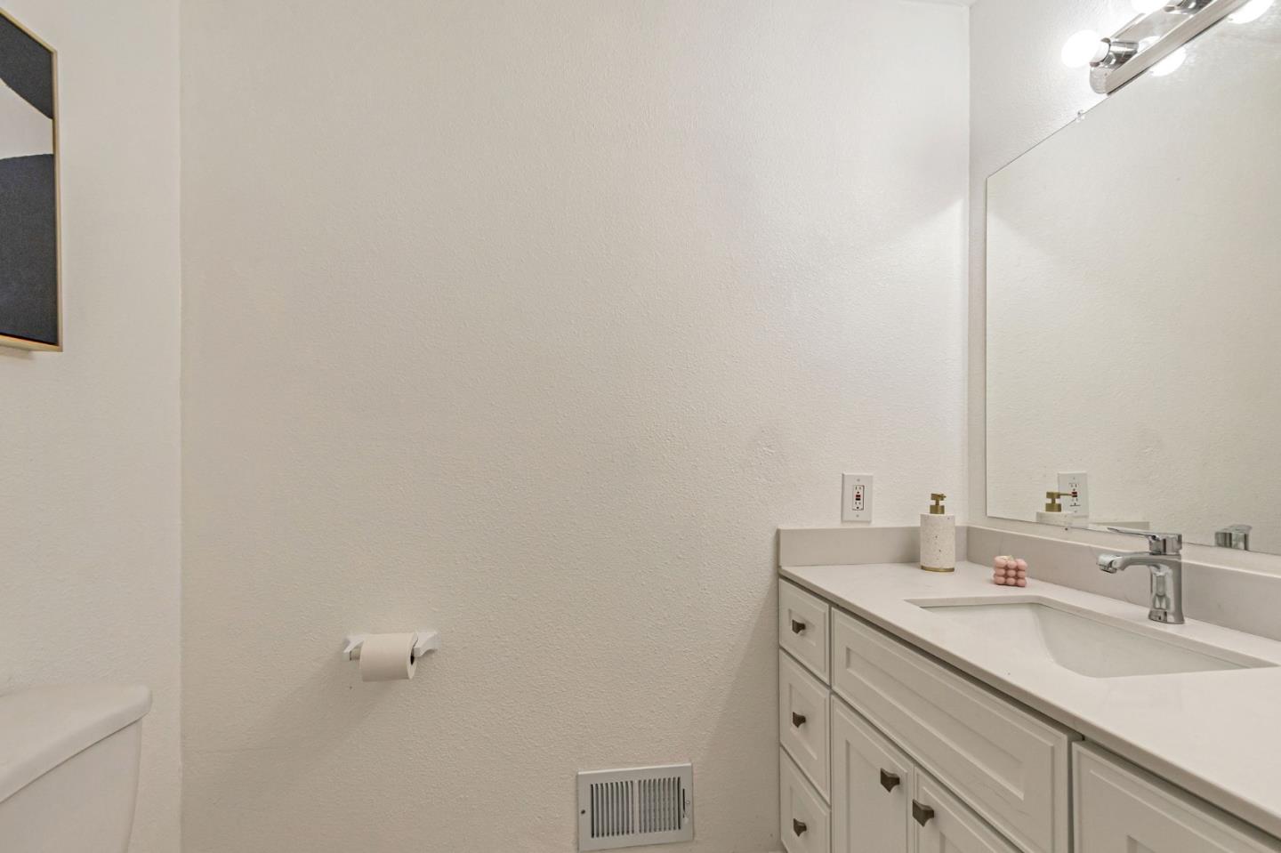 Detail Gallery Image 34 of 38 For 1982 Ensign Way, San Jose,  CA 95133 - 5 Beds | 2/1 Baths