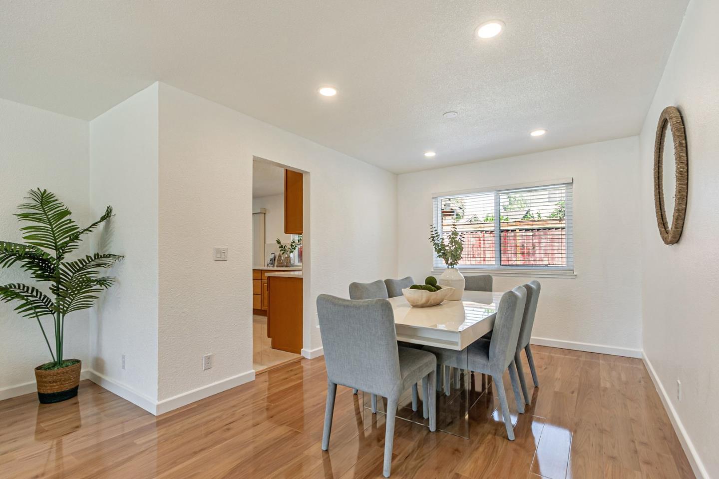 Detail Gallery Image 7 of 38 For 1982 Ensign Way, San Jose,  CA 95133 - 5 Beds | 2/1 Baths
