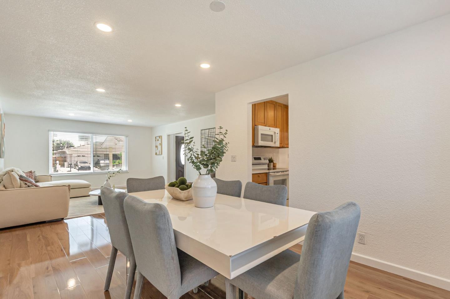 Detail Gallery Image 8 of 38 For 1982 Ensign Way, San Jose,  CA 95133 - 5 Beds | 2/1 Baths