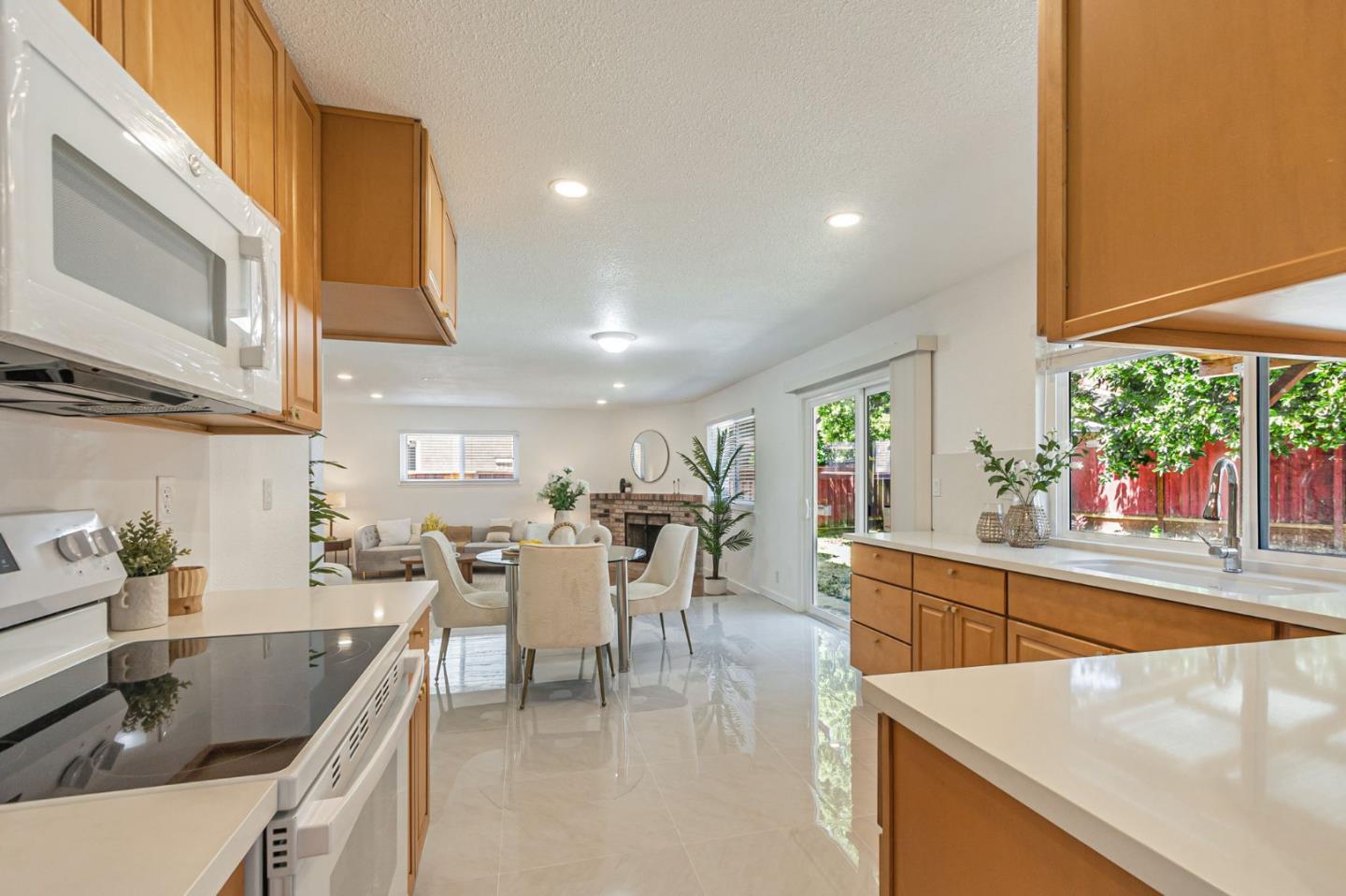 Detail Gallery Image 9 of 38 For 1982 Ensign Way, San Jose,  CA 95133 - 5 Beds | 2/1 Baths