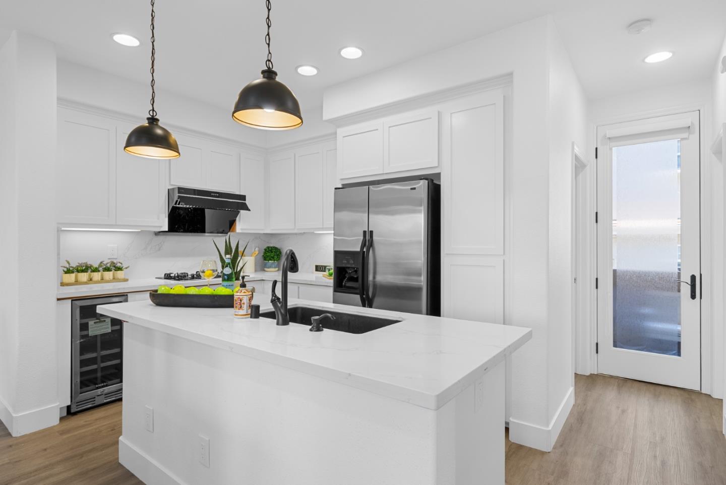 Detail Gallery Image 14 of 74 For 1469 W San Carlos St, San Jose,  CA 95126 - 3 Beds | 3 Baths
