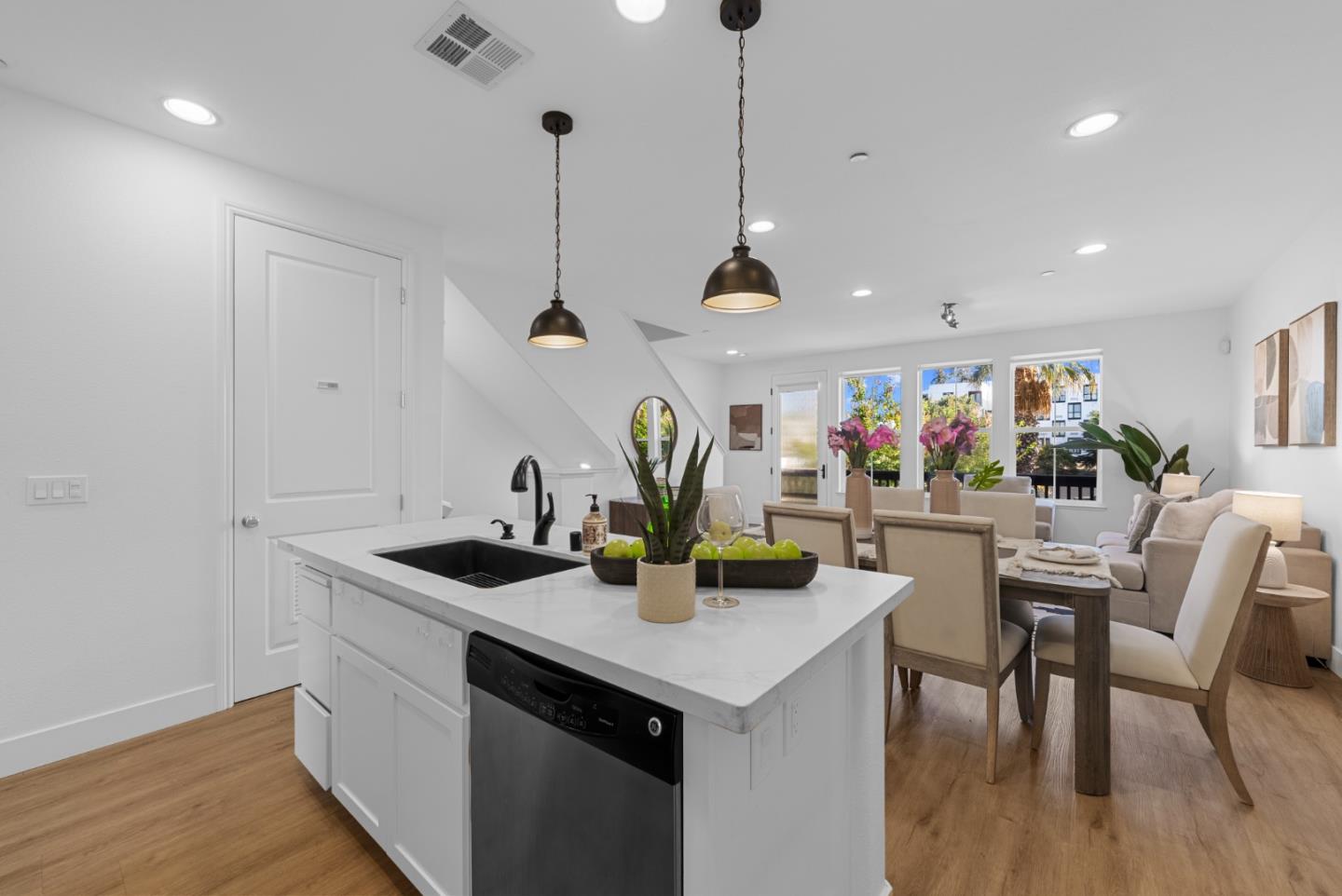 Detail Gallery Image 19 of 74 For 1469 W San Carlos St, San Jose,  CA 95126 - 3 Beds | 3 Baths