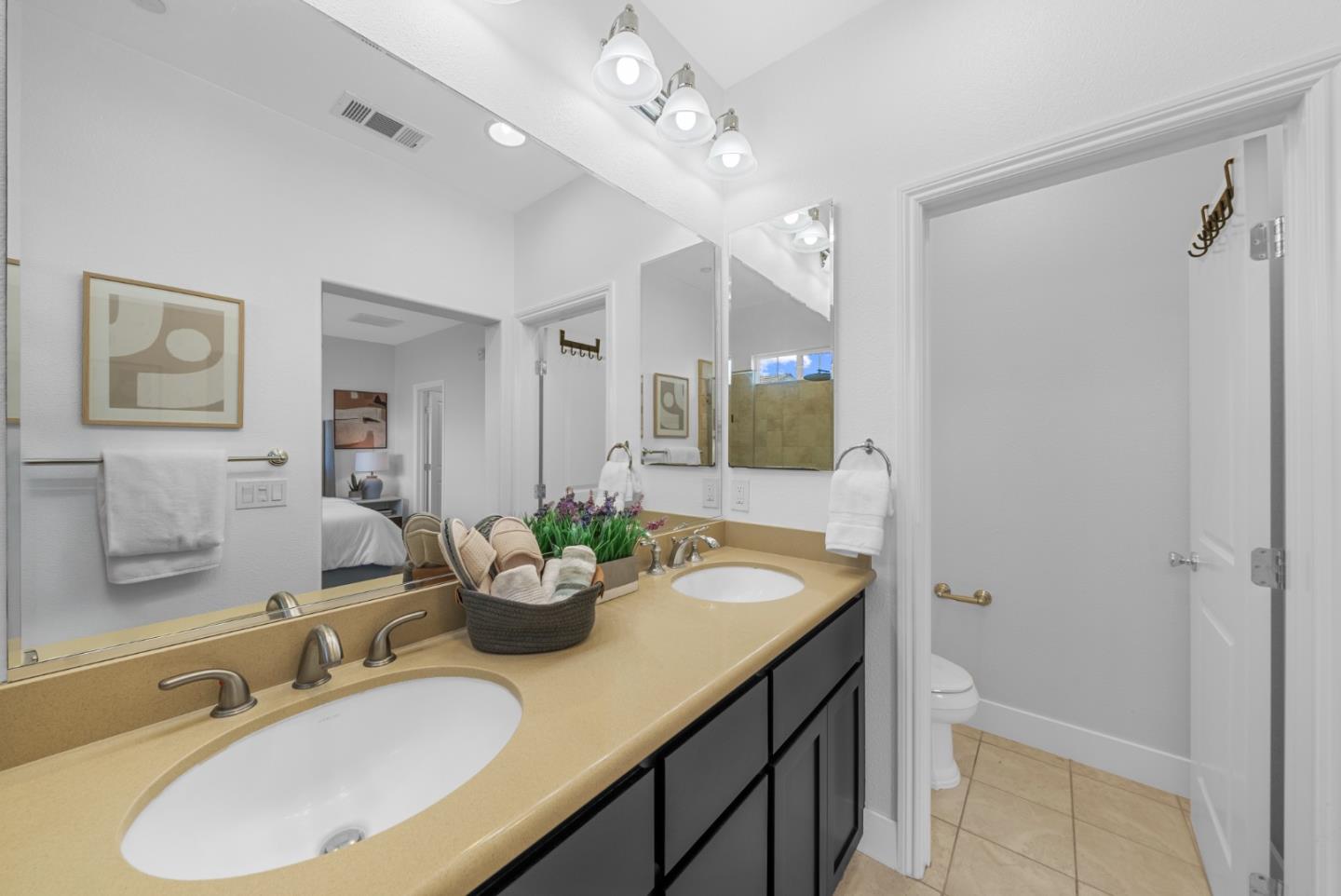 Detail Gallery Image 53 of 74 For 1469 W San Carlos St, San Jose,  CA 95126 - 3 Beds | 3 Baths
