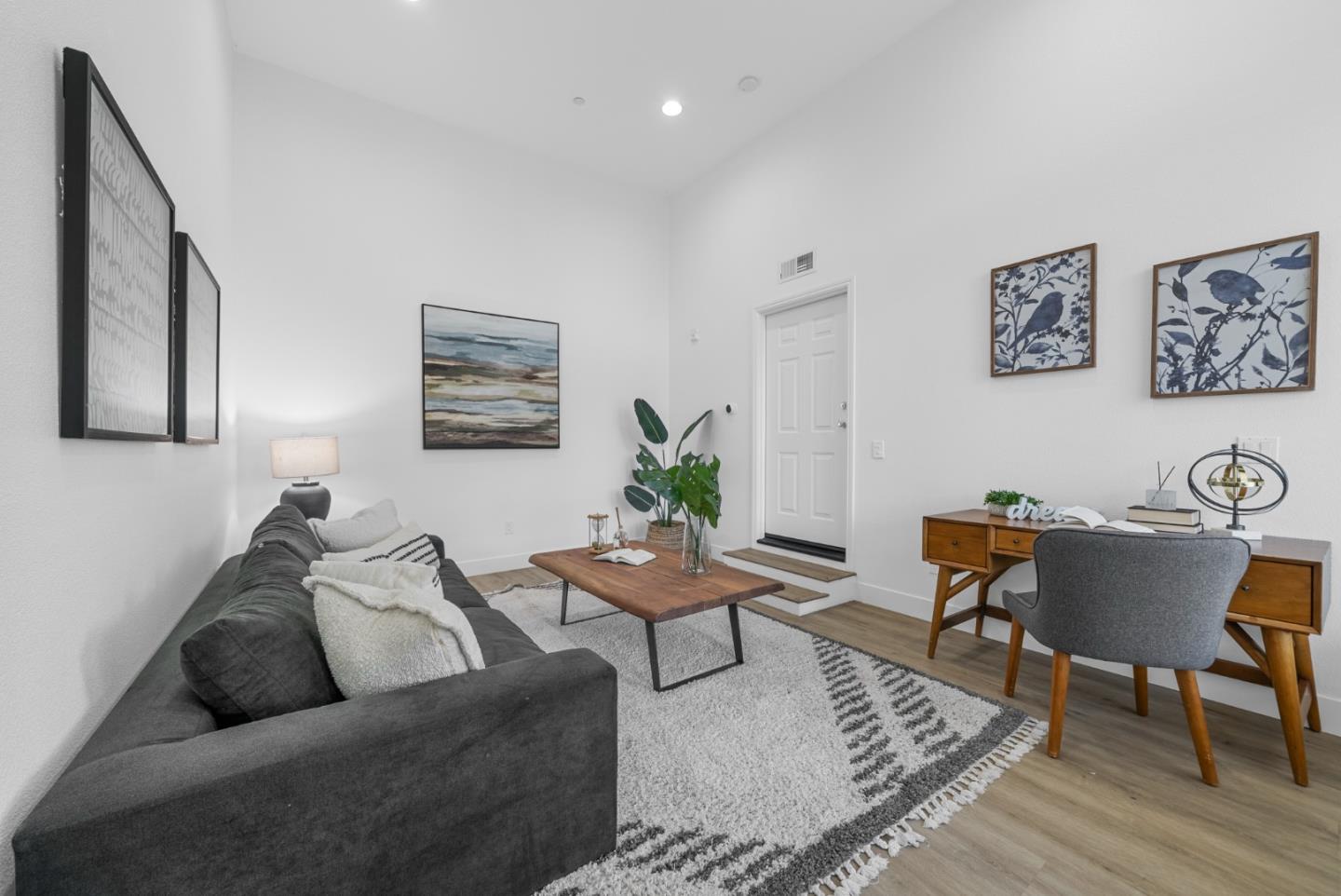 Detail Gallery Image 8 of 74 For 1469 W San Carlos St, San Jose,  CA 95126 - 3 Beds | 3 Baths