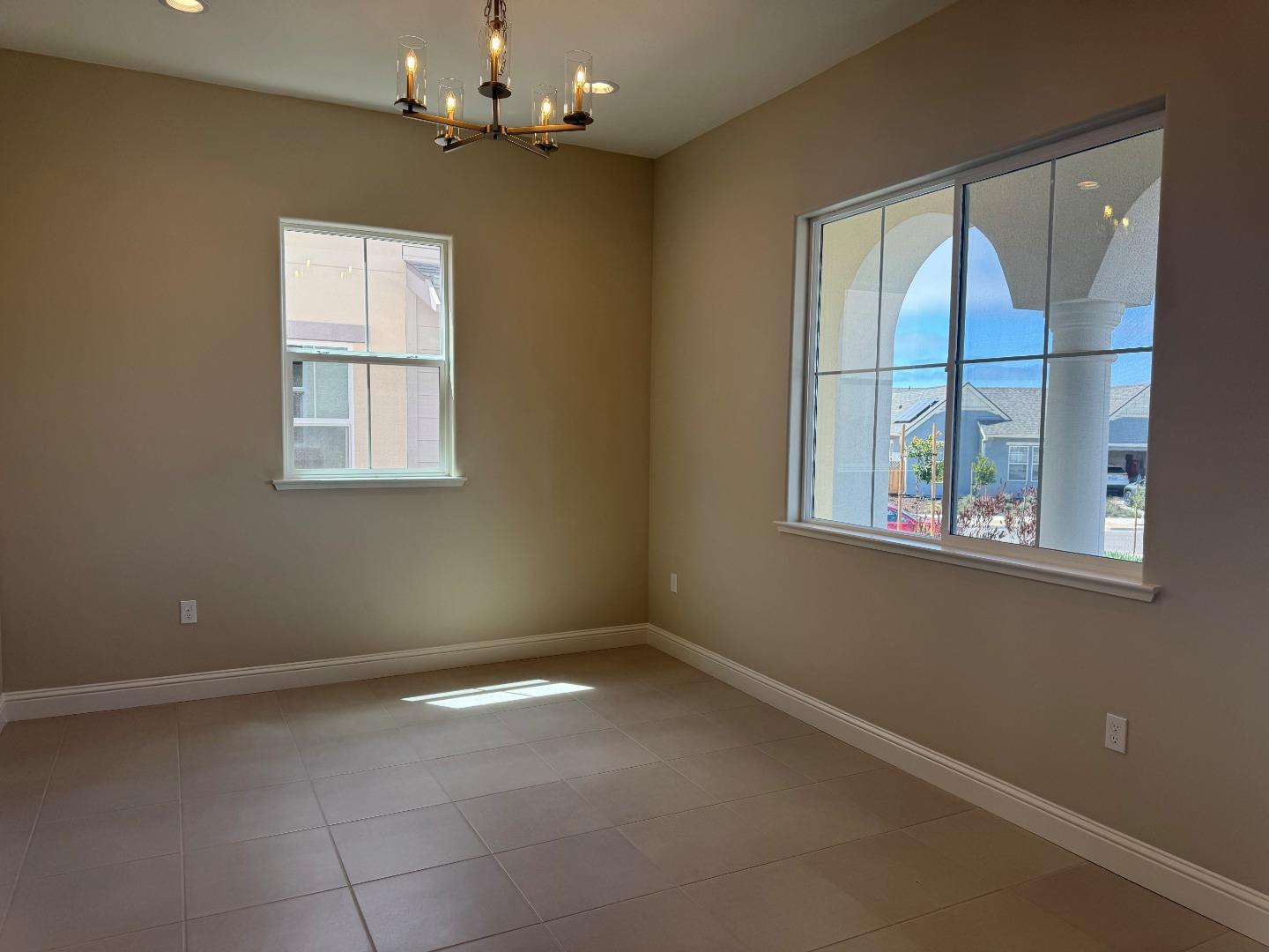 Detail Gallery Image 5 of 9 For 593 Santa Ynez Way, Marina,  CA 93933 - 3 Beds | 2 Baths