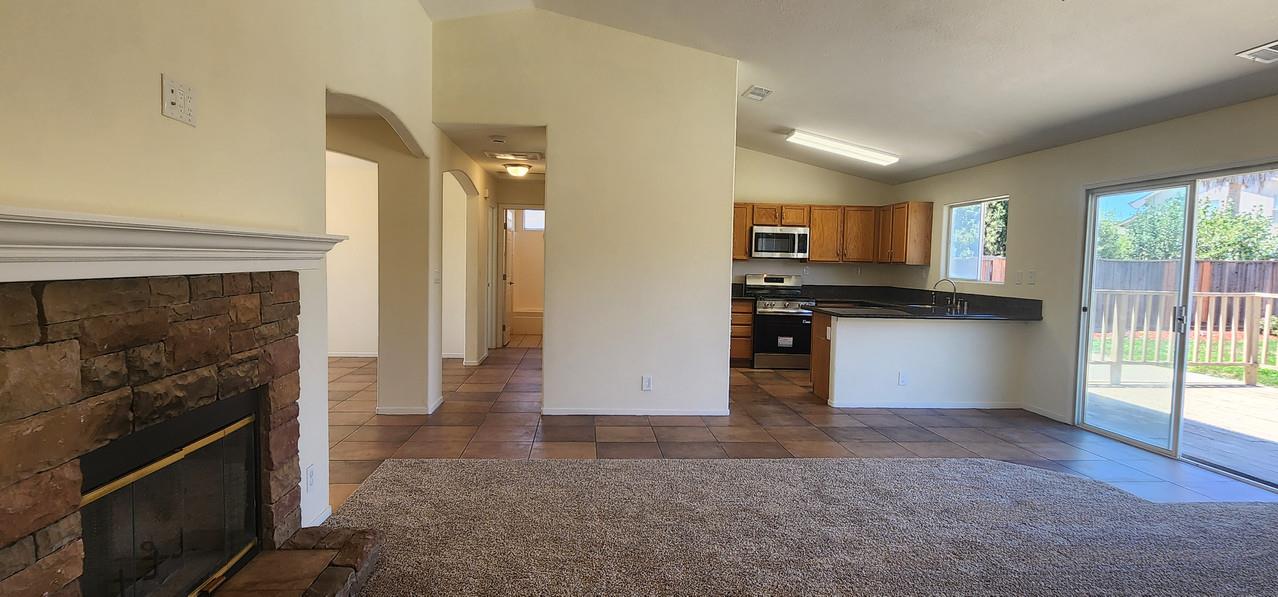 Detail Gallery Image 11 of 28 For 373 Entrada Dr, Soledad,  CA 93960 - 3 Beds | 2 Baths