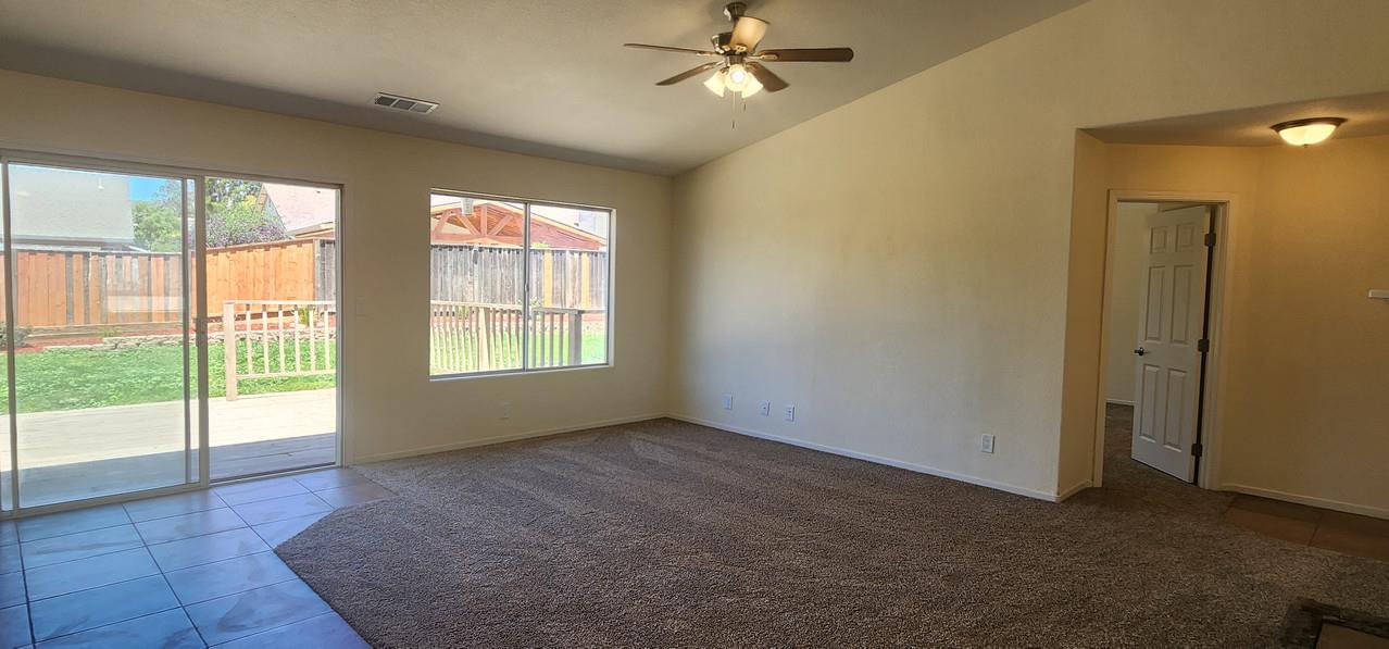 Detail Gallery Image 12 of 28 For 373 Entrada Dr, Soledad,  CA 93960 - 3 Beds | 2 Baths