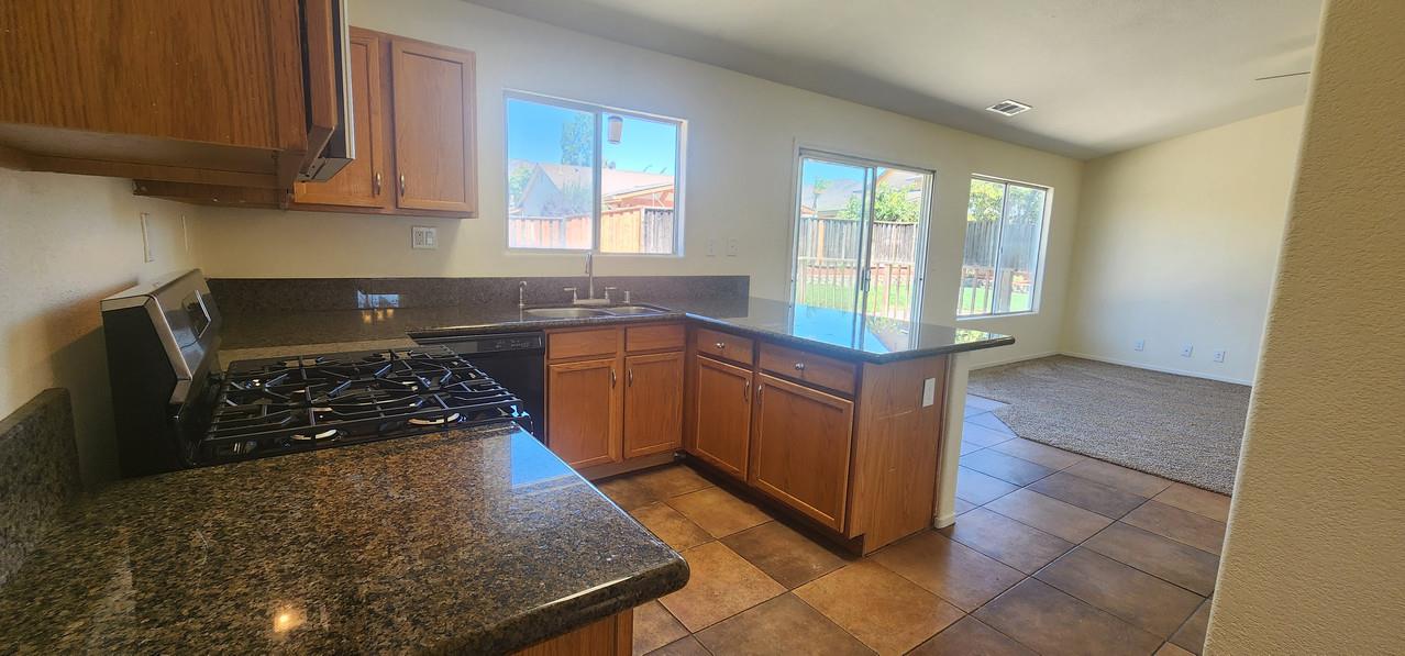 Detail Gallery Image 13 of 28 For 373 Entrada Dr, Soledad,  CA 93960 - 3 Beds | 2 Baths