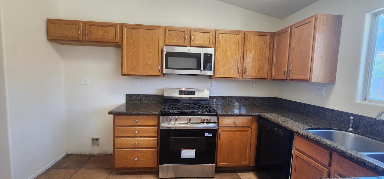 Detail Gallery Image 14 of 28 For 373 Entrada Dr, Soledad,  CA 93960 - 3 Beds | 2 Baths