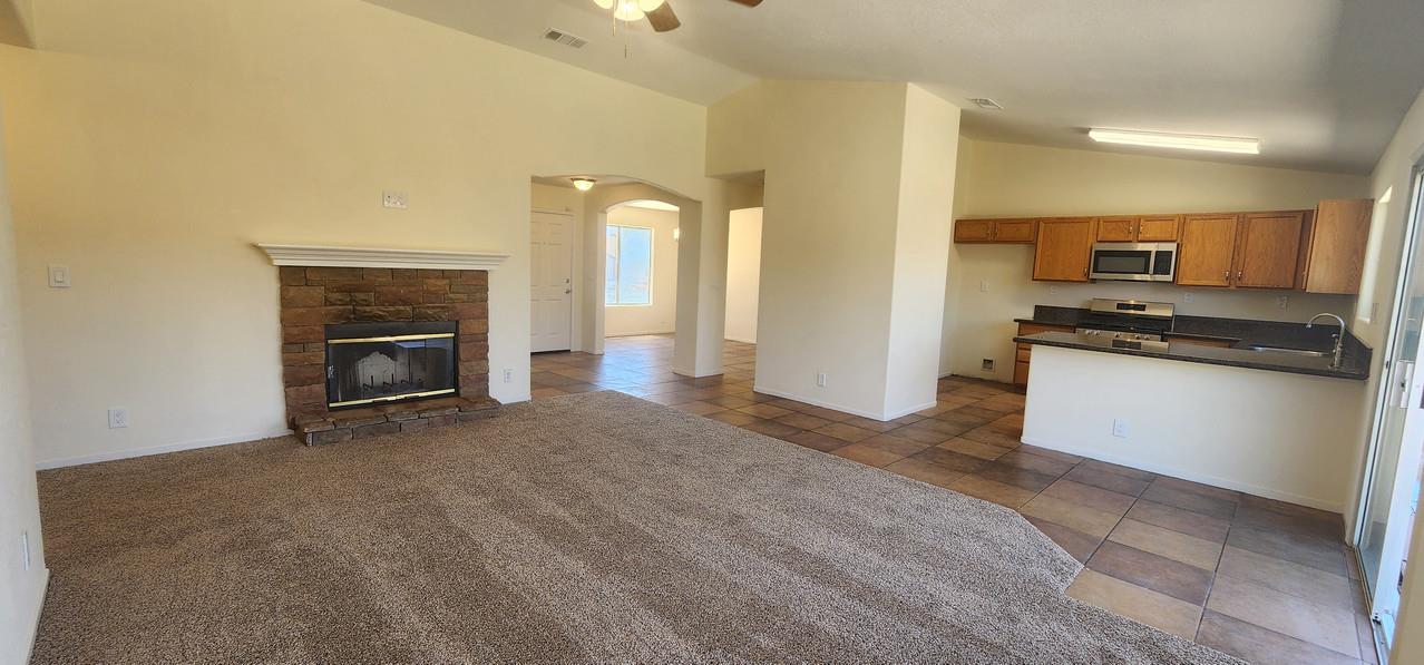 Detail Gallery Image 8 of 28 For 373 Entrada Dr, Soledad,  CA 93960 - 3 Beds | 2 Baths