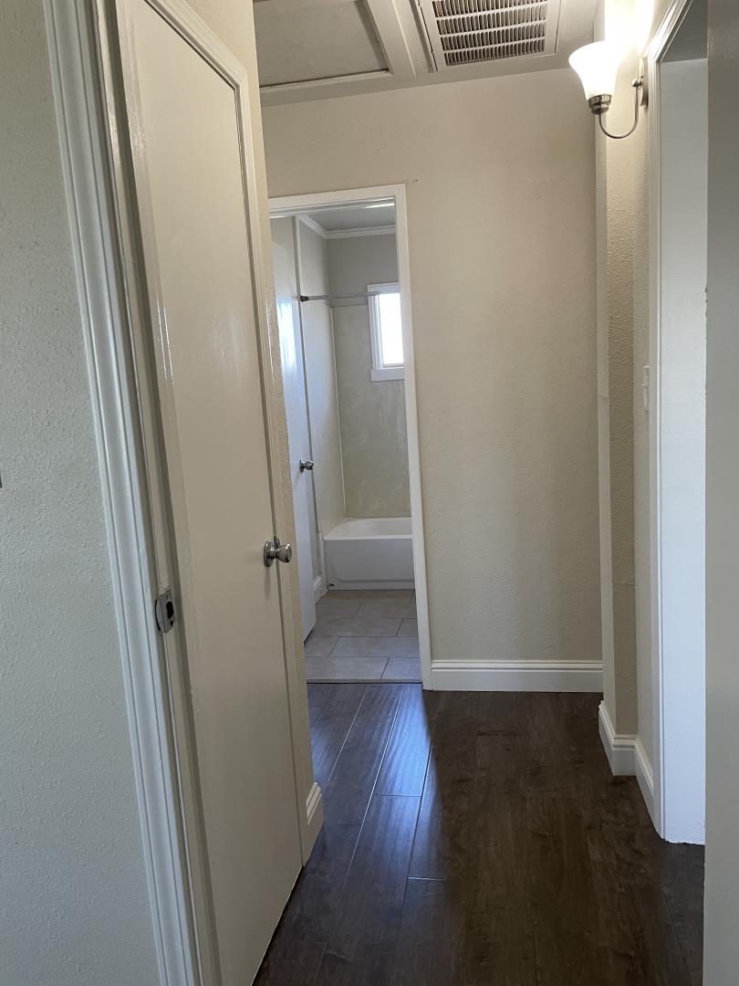 Detail Gallery Image 10 of 43 For 5879 Kelly Way, Sacramento,  CA 95824 - 3 Beds | 2 Baths