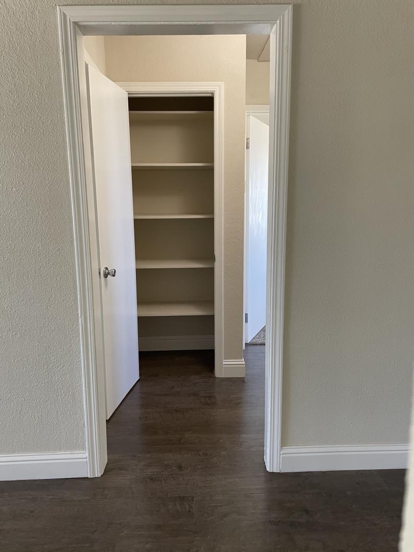 Detail Gallery Image 11 of 43 For 5879 Kelly Way, Sacramento,  CA 95824 - 3 Beds | 2 Baths