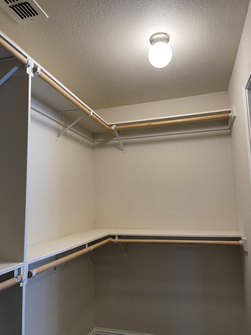 Detail Gallery Image 13 of 43 For 5879 Kelly Way, Sacramento,  CA 95824 - 3 Beds | 2 Baths