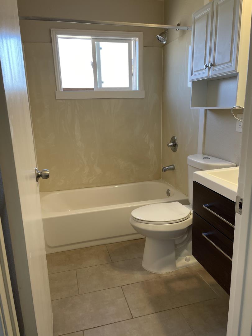 Detail Gallery Image 4 of 43 For 5879 Kelly Way, Sacramento,  CA 95824 - 3 Beds | 2 Baths