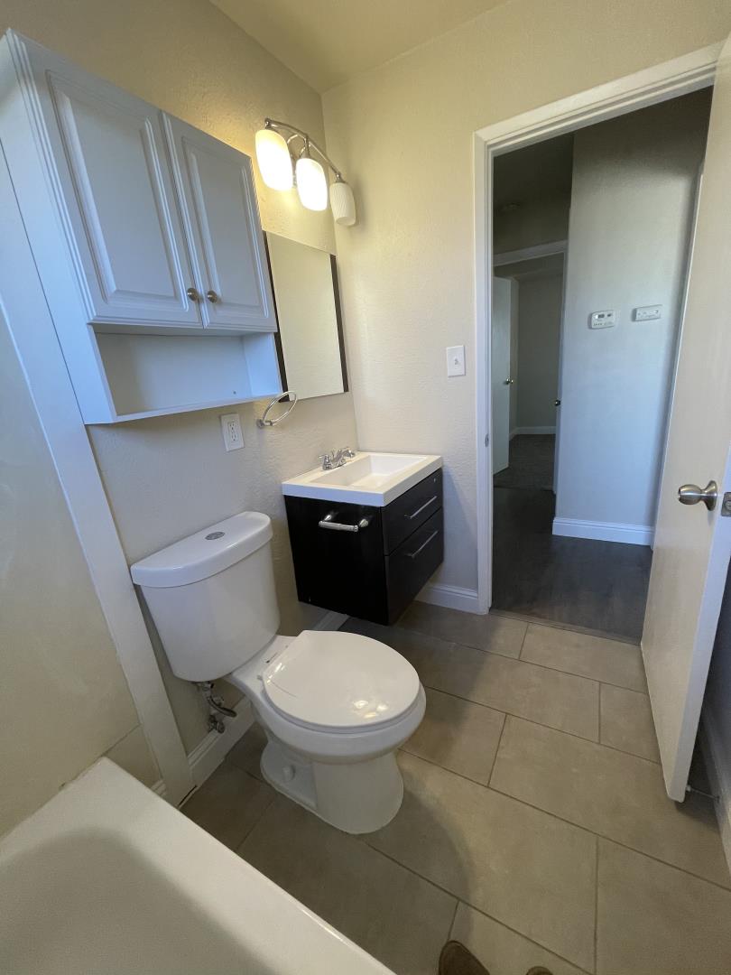 Detail Gallery Image 6 of 43 For 5879 Kelly Way, Sacramento,  CA 95824 - 3 Beds | 2 Baths