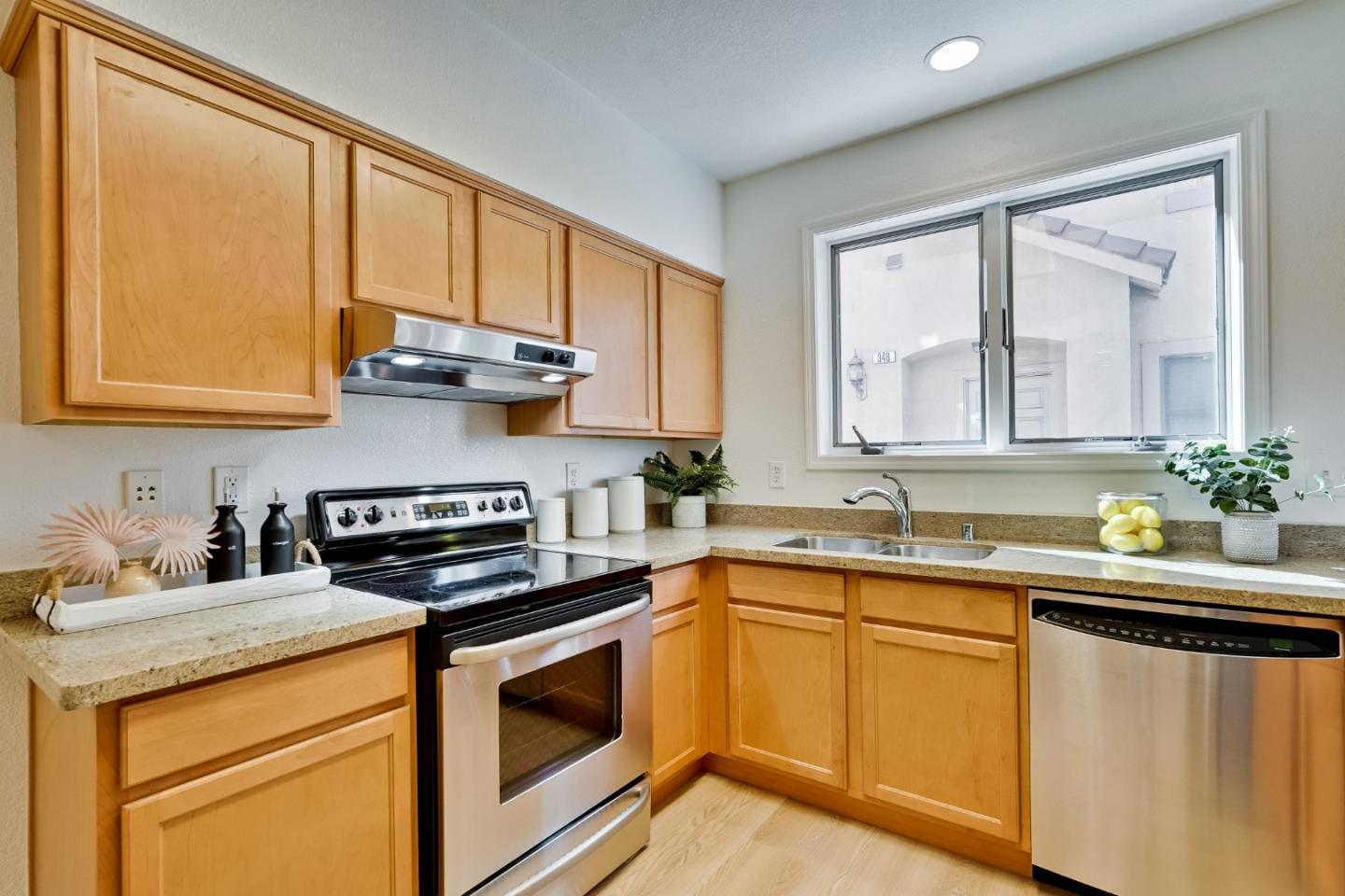 Detail Gallery Image 12 of 43 For 342 Bryant St, Mountain View,  CA 94041 - 2 Beds | 1/1 Baths