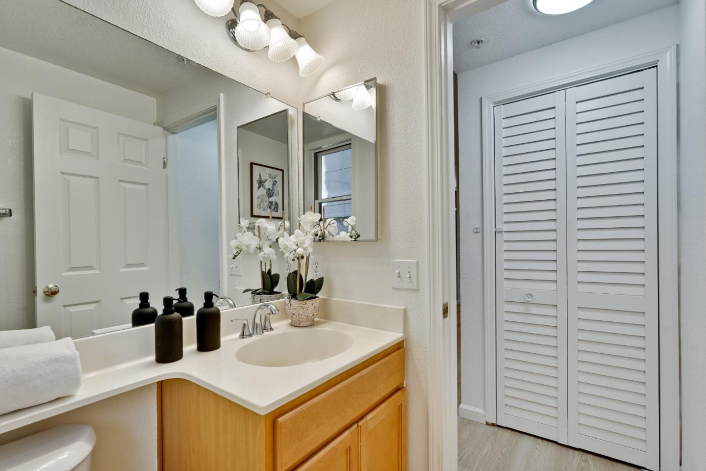 Detail Gallery Image 20 of 43 For 342 Bryant St, Mountain View,  CA 94041 - 2 Beds | 1/1 Baths