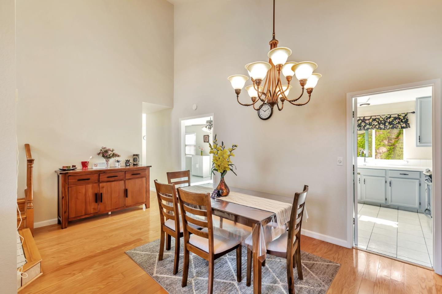 Detail Gallery Image 12 of 56 For 1206 Sycamore Ct, Gilroy,  CA 95020 - 4 Beds | 3 Baths