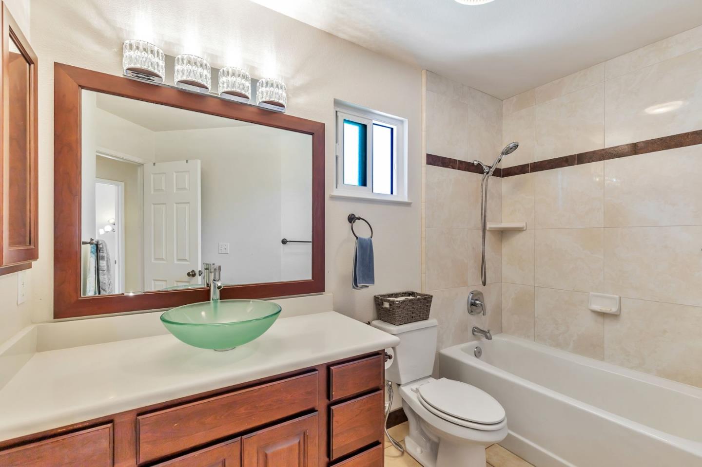 Detail Gallery Image 28 of 56 For 1206 Sycamore Ct, Gilroy,  CA 95020 - 4 Beds | 3 Baths