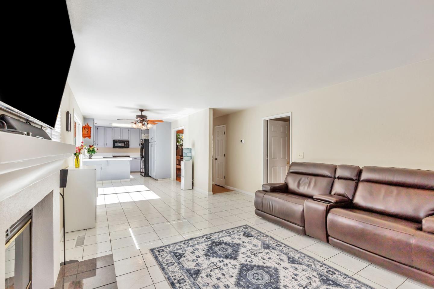 Detail Gallery Image 8 of 56 For 1206 Sycamore Ct, Gilroy,  CA 95020 - 4 Beds | 3 Baths