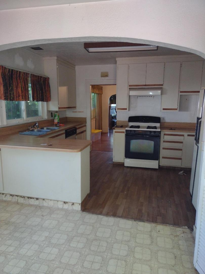 Detail Gallery Image 5 of 6 For 1769 87th Ave, Oakland,  CA 94621 - 3 Beds | 1 Baths