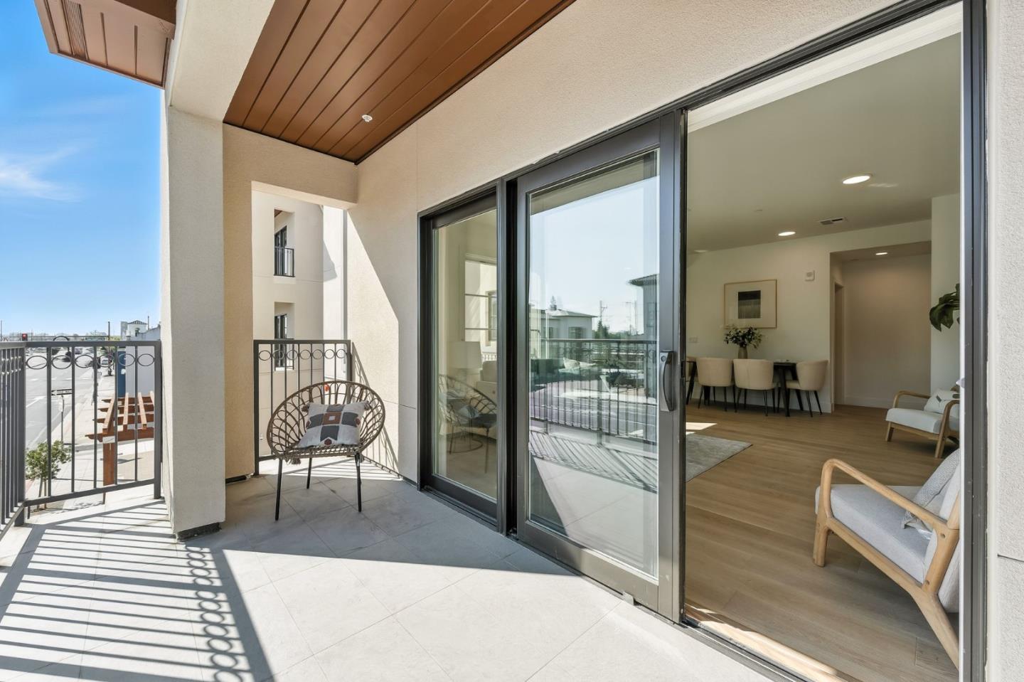 Detail Gallery Image 10 of 30 For 560 El Camino Real #201,  San Carlos,  CA 94070 - 2 Beds | 2 Baths