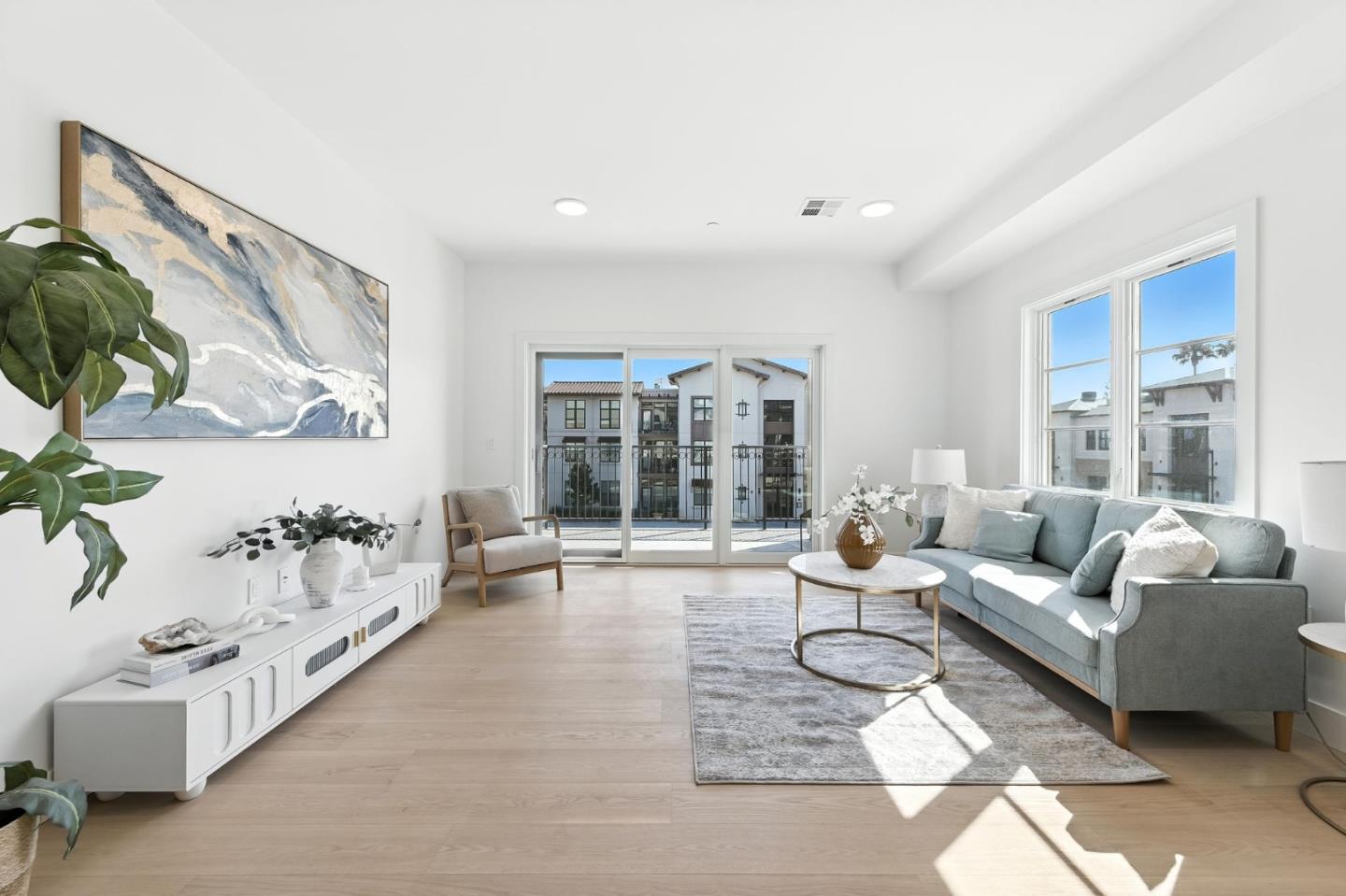 Detail Gallery Image 3 of 30 For 560 El Camino Real #201,  San Carlos,  CA 94070 - 2 Beds | 2 Baths