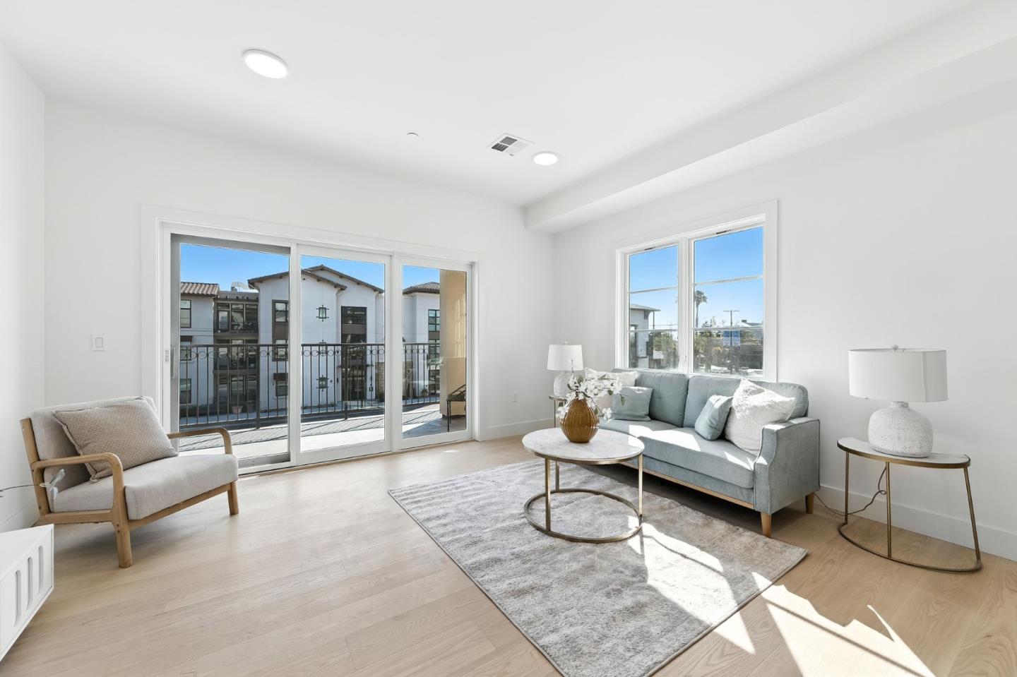 Detail Gallery Image 4 of 30 For 560 El Camino Real #201,  San Carlos,  CA 94070 - 2 Beds | 2 Baths