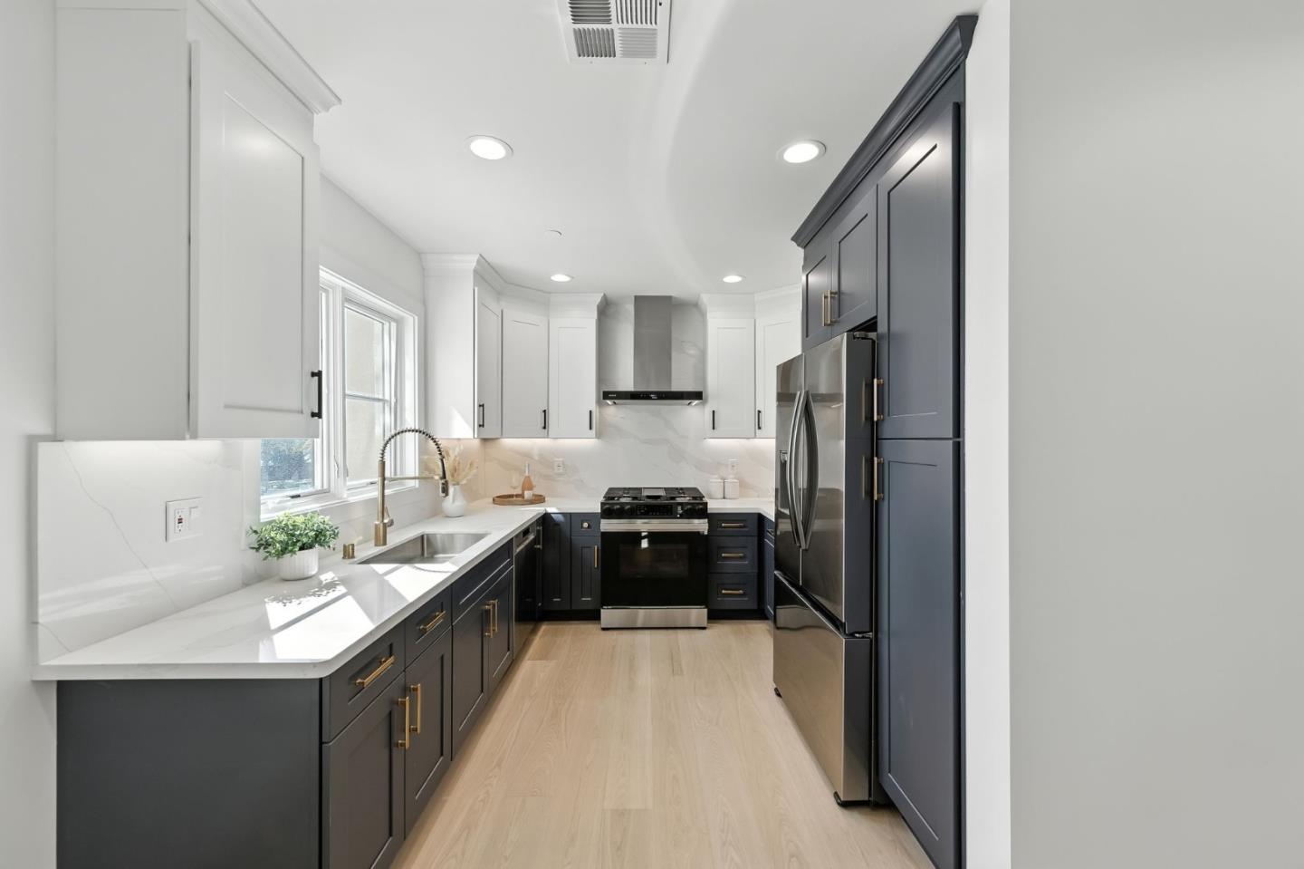 Detail Gallery Image 7 of 30 For 560 El Camino Real #201,  San Carlos,  CA 94070 - 2 Beds | 2 Baths