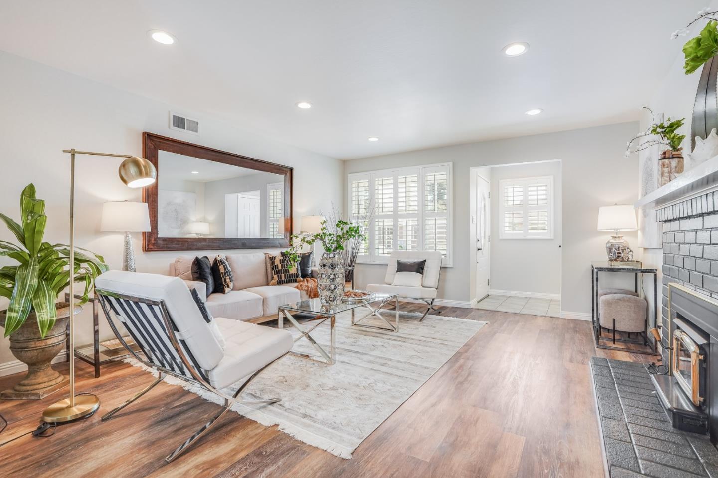 Detail Gallery Image 4 of 36 For 16 N Rochester St, San Mateo,  CA 94401 - 2 Beds | 1 Baths