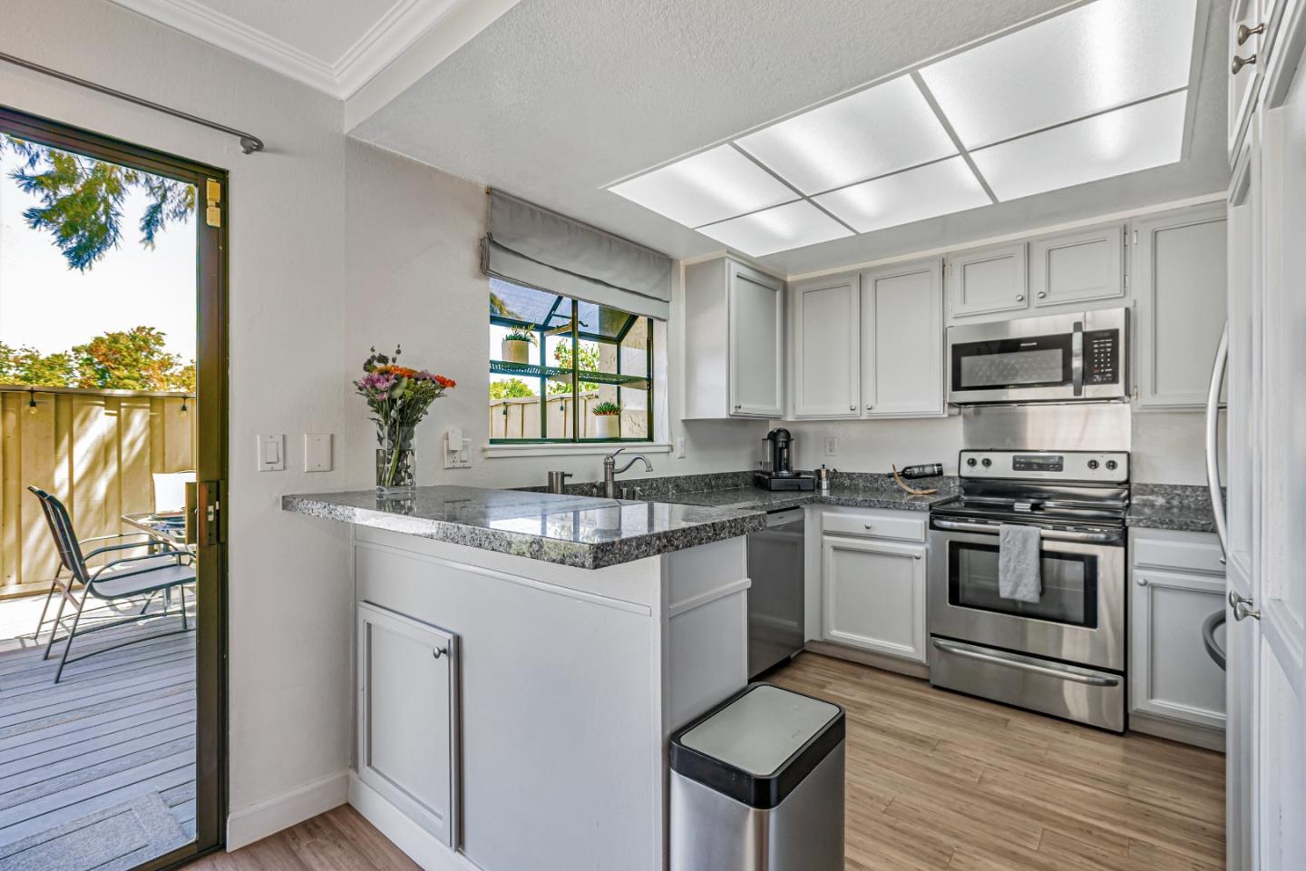 Detail Gallery Image 11 of 39 For 440 W Hacienda Ave, Campbell,  CA 95008 - 3 Beds | 2/1 Baths