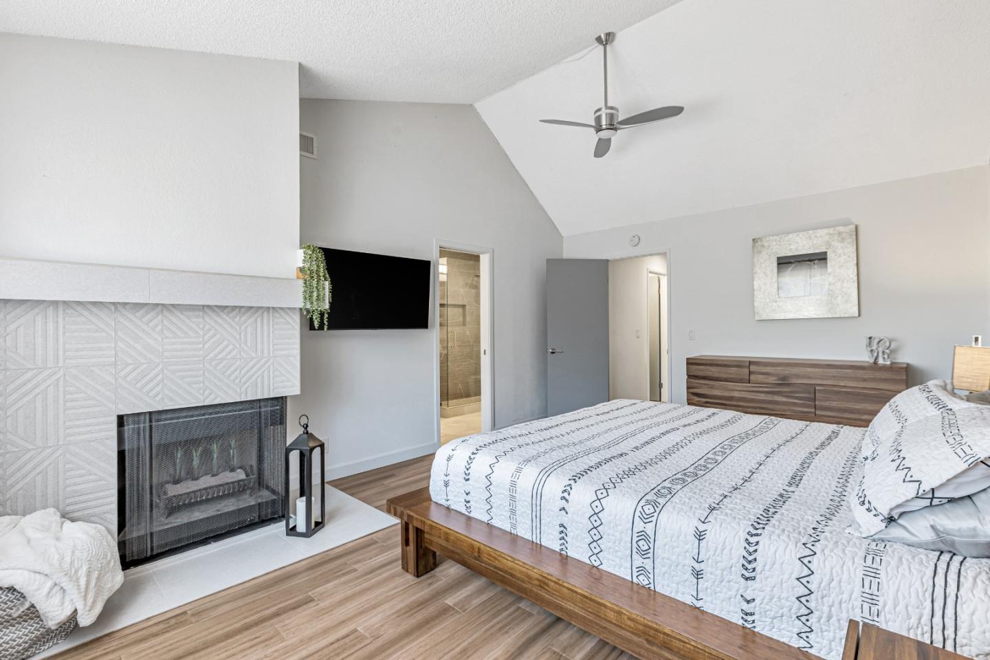 Detail Gallery Image 16 of 39 For 440 W Hacienda Ave, Campbell,  CA 95008 - 3 Beds | 2/1 Baths