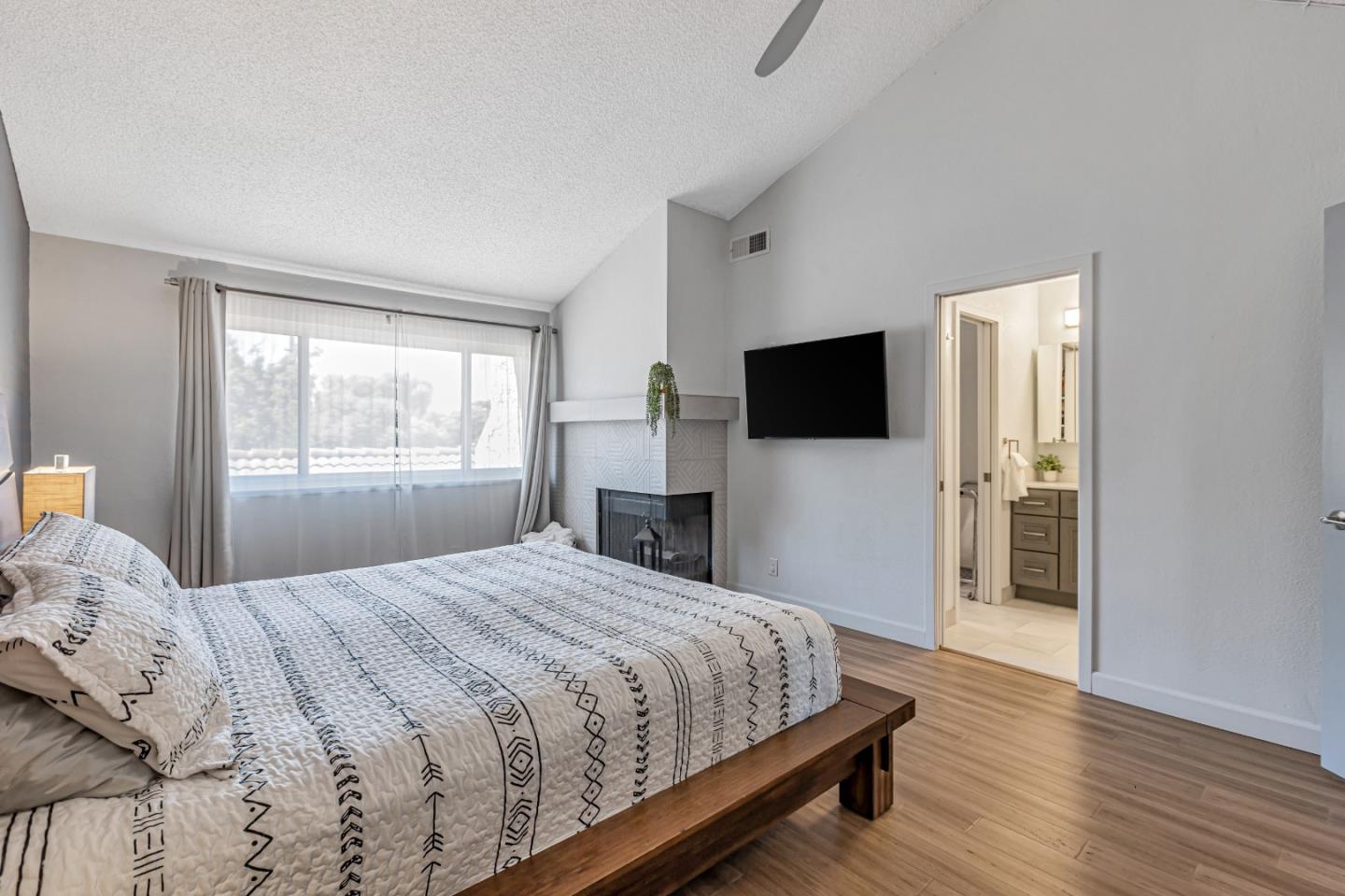 Detail Gallery Image 17 of 39 For 440 W Hacienda Ave, Campbell,  CA 95008 - 3 Beds | 2/1 Baths