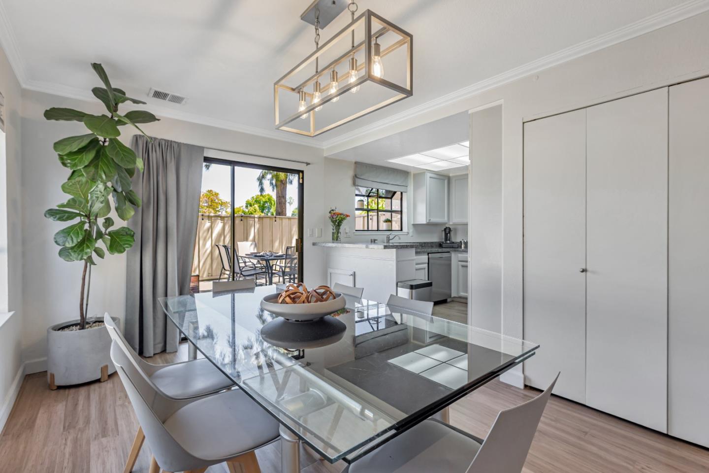 Detail Gallery Image 7 of 39 For 440 W Hacienda Ave, Campbell,  CA 95008 - 3 Beds | 2/1 Baths