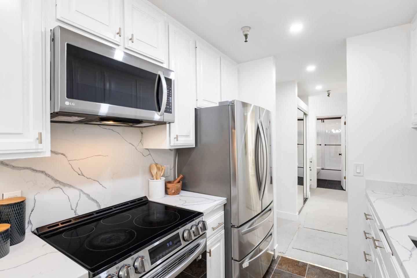 Detail Gallery Image 10 of 37 For 400 Ortega Ave #301,  Mountain View,  CA 94040 - 2 Beds | 1 Baths