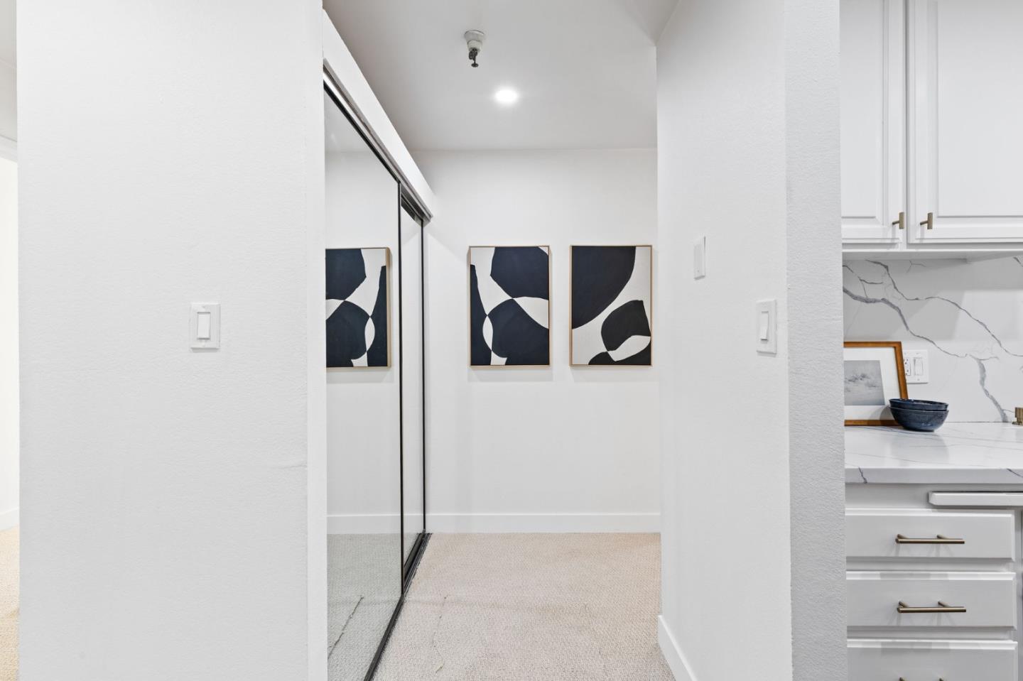 Detail Gallery Image 5 of 37 For 400 Ortega Ave #301,  Mountain View,  CA 94040 - 2 Beds | 1 Baths
