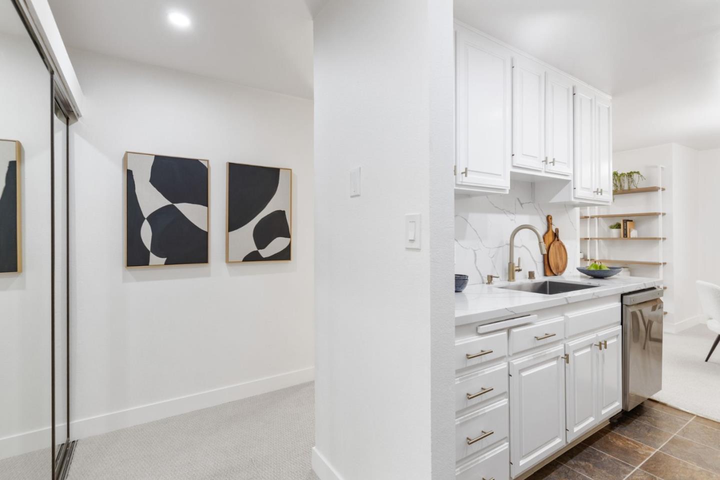Detail Gallery Image 6 of 37 For 400 Ortega Ave #301,  Mountain View,  CA 94040 - 2 Beds | 1 Baths