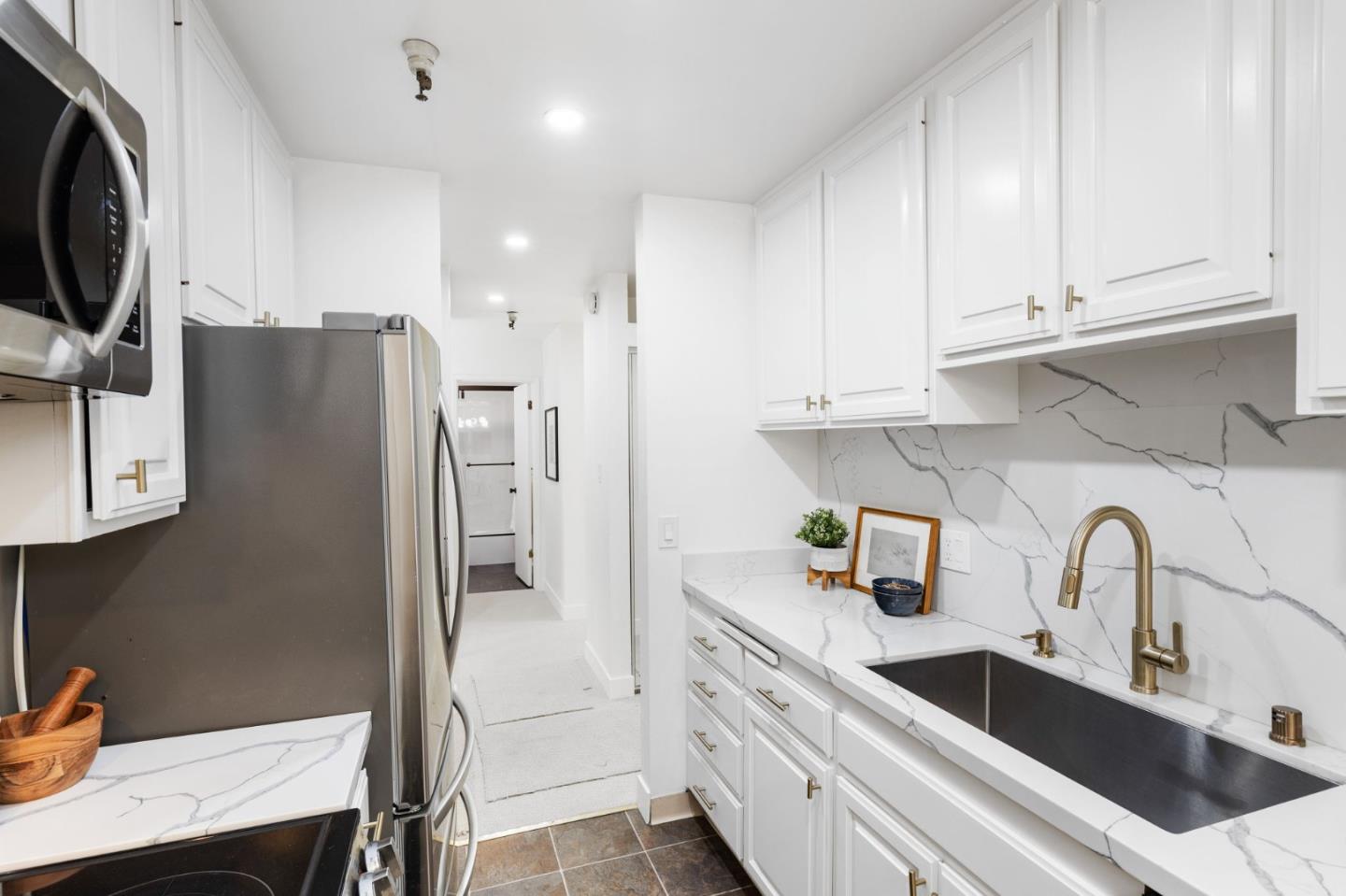 Detail Gallery Image 9 of 37 For 400 Ortega Ave #301,  Mountain View,  CA 94040 - 2 Beds | 1 Baths